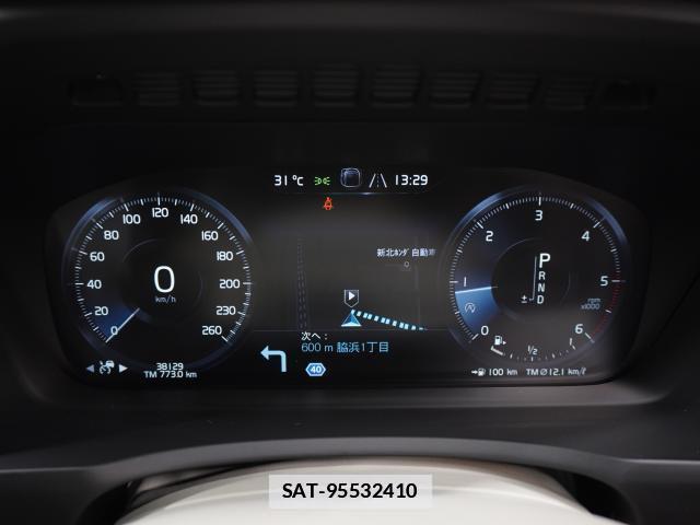 Volvo XC90 2019-06 7813723-7