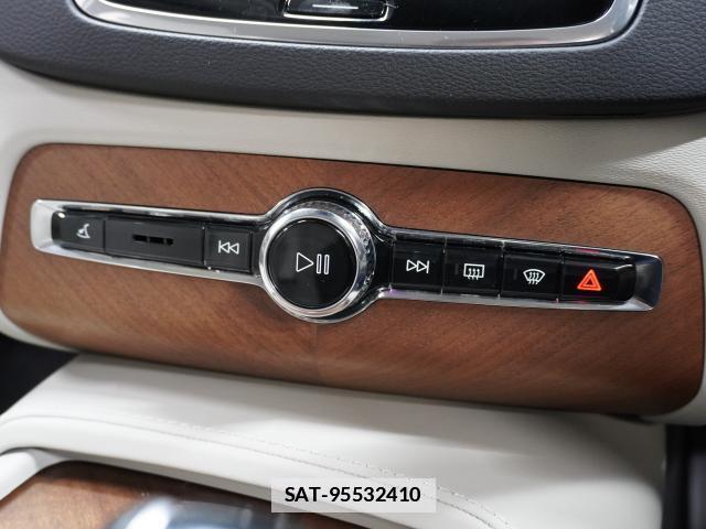 Volvo XC90 2019-06 7813723-8