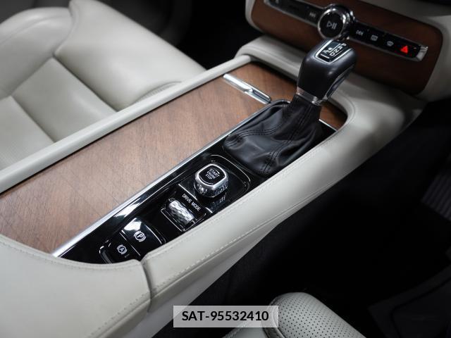 Volvo XC90 2019-06 7813723-9