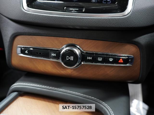 Volvo XC90 2019-09 7813738-7