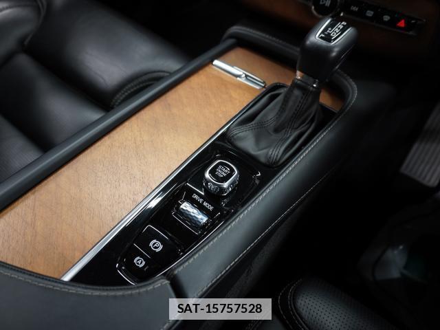 Volvo XC90 2019-09 7813738-8