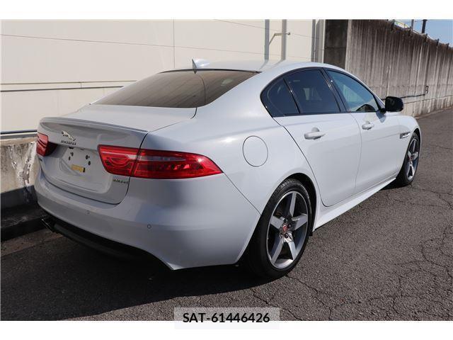 Jaguar XE 2017-12 7817156-1