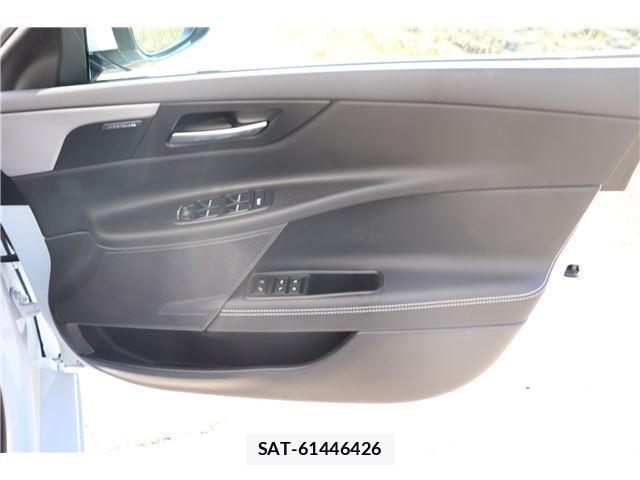 Jaguar XE 2017-12 7817156-11