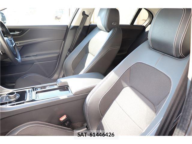 Jaguar XE 2017-12 7817156-13