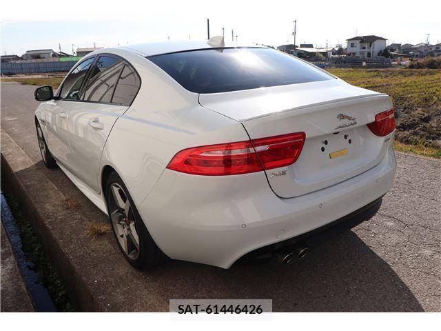 Jaguar XE 2017-12 7817156-16