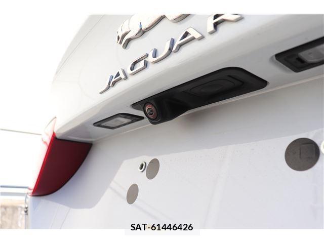 Jaguar XE 2017-12 7817156-19
