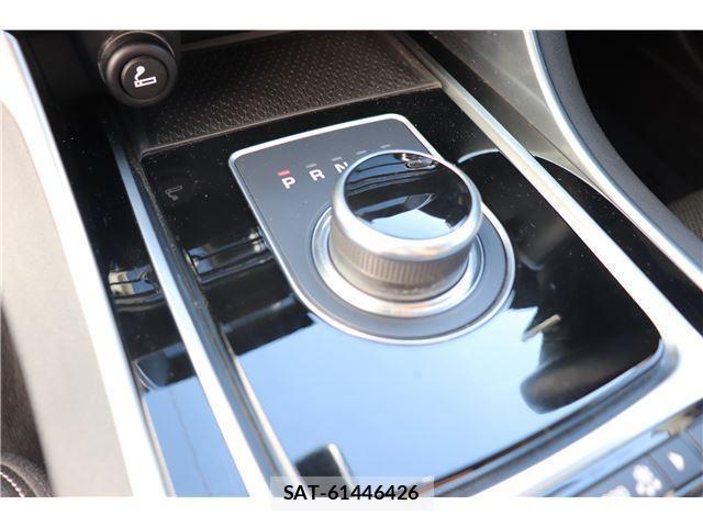 Jaguar XE 2017-12 7817156-6