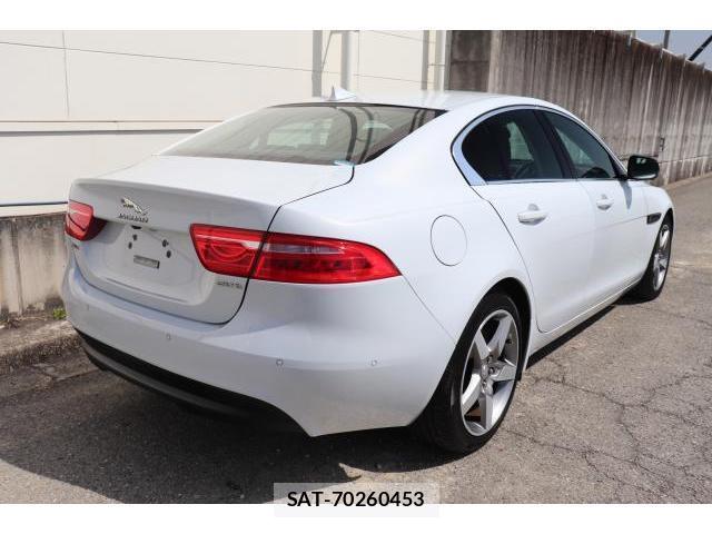 Jaguar XE 2015-07 7817169-1