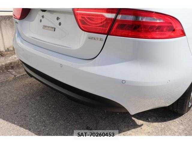 Jaguar XE 2015-07 7817169-11