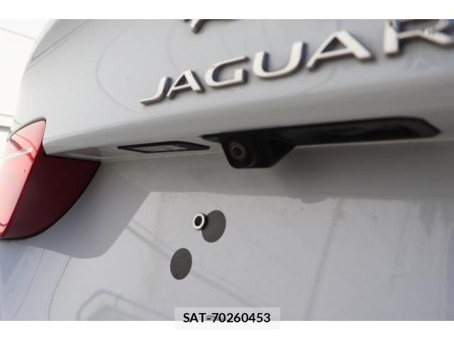 Jaguar XE 2015-07 7817169-13