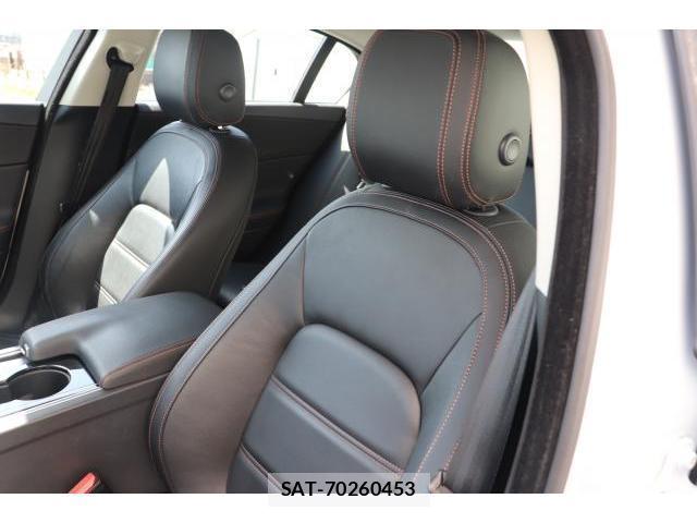 Jaguar XE 2015-07 7817169-15