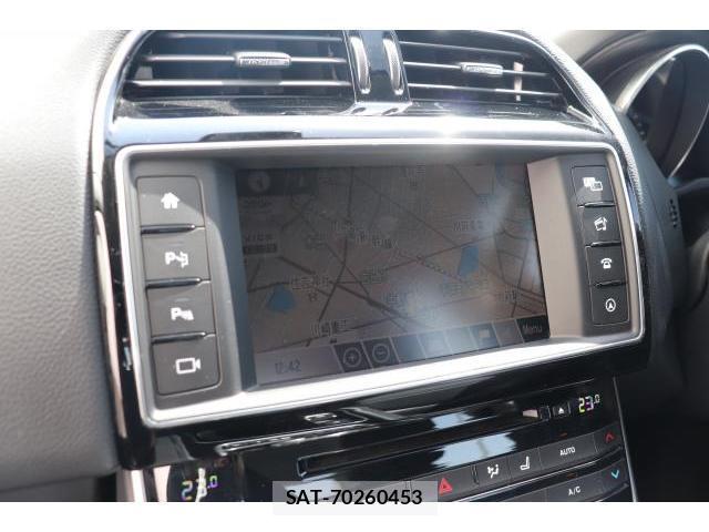 Jaguar XE 2015-07 7817169-17
