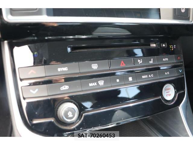 Jaguar XE 2015-07 7817169-18