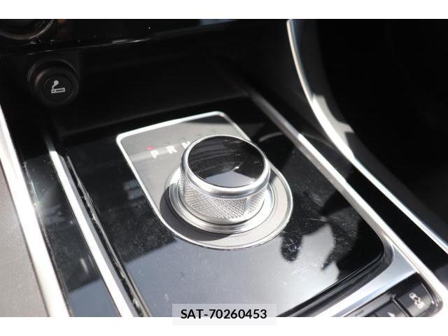 Jaguar XE 2015-07 7817169-19