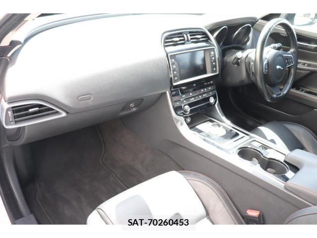 Jaguar XE 2015-07 7817169-2