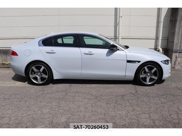 Jaguar XE 2015-07 7817169-4
