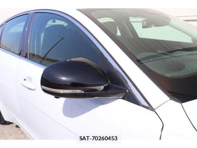 Jaguar XE 2015-07 7817169-9