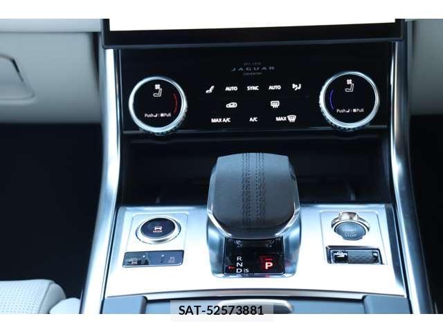 Jaguar XF 2022 7811807-15