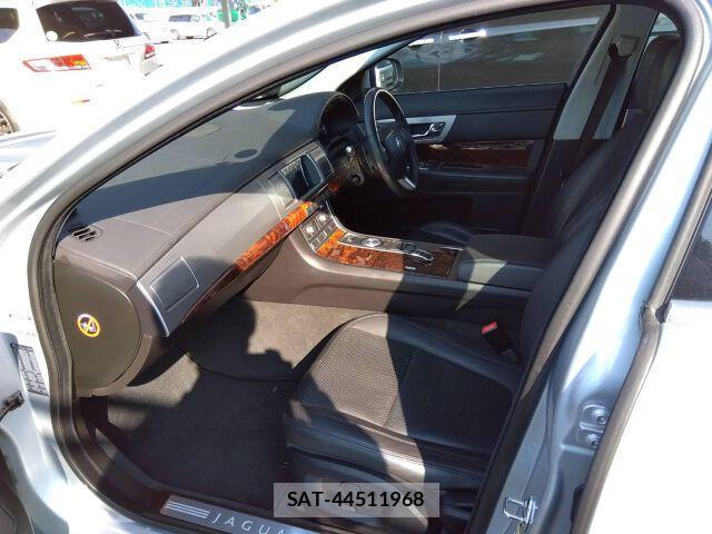 Jaguar XF 2011-01 7814022-2
