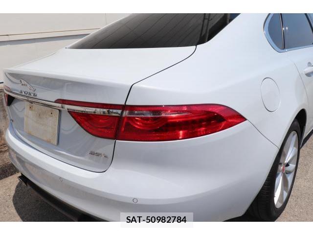 Jaguar XF 2016-11 7817178-10