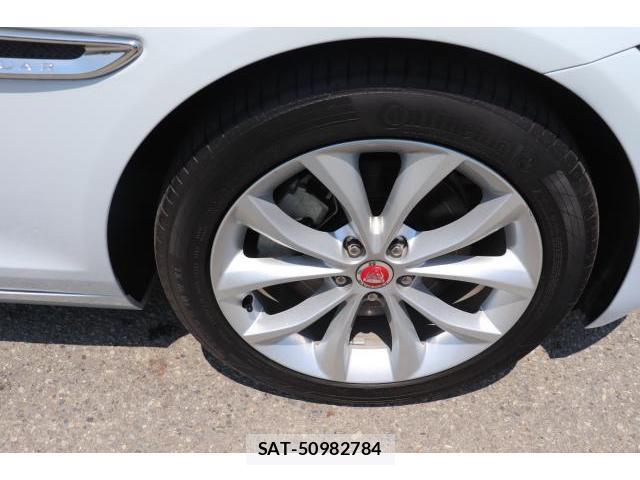 Jaguar XF 2016-11 7817178-13