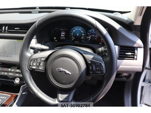 Jaguar XF 2016-11 7817178-16