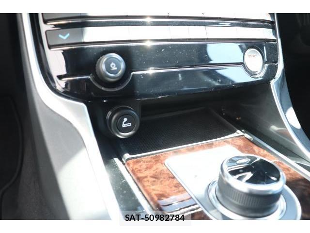 Jaguar XF 2016-11 7817178-19