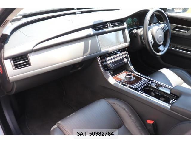 Jaguar XF 2016-11 7817178-2