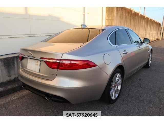 Jaguar XF 2017-03 7817189-1