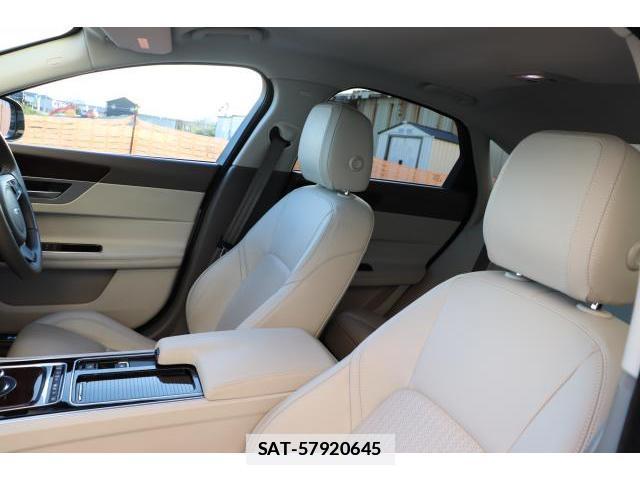Jaguar XF 2017-03 7817189-15