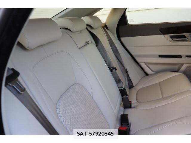 Jaguar XF 2017-03 7817189-16