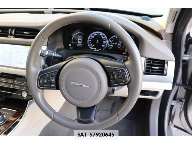 Jaguar XF 2017-03 7817189-2