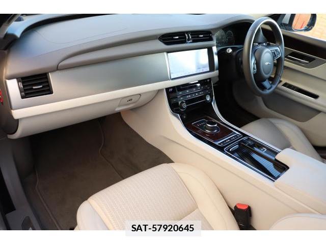 Jaguar XF 2017-03 7817189-3