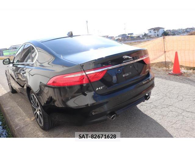 Jaguar XF 2016-03 7817199-14