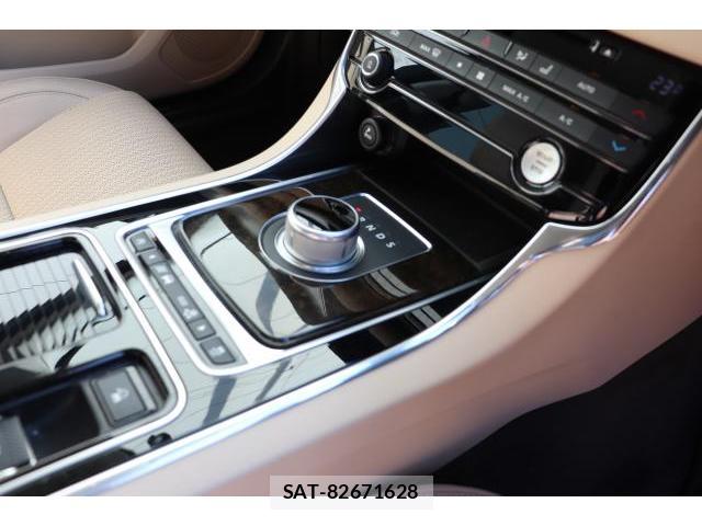 Jaguar XF 2016-03 7817199-17