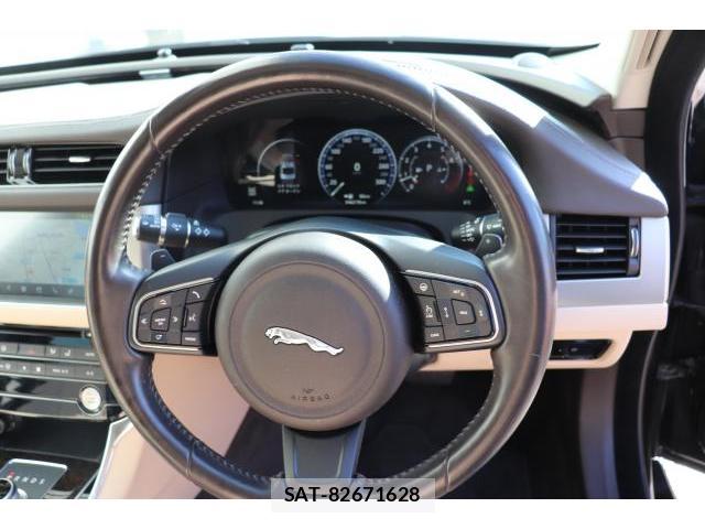 Jaguar XF 2016-03 7817199-7