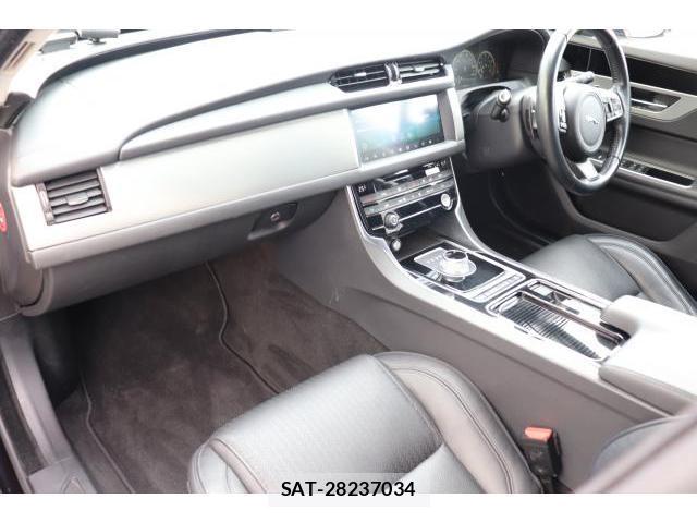 Jaguar XF 2016-10 7817201-2