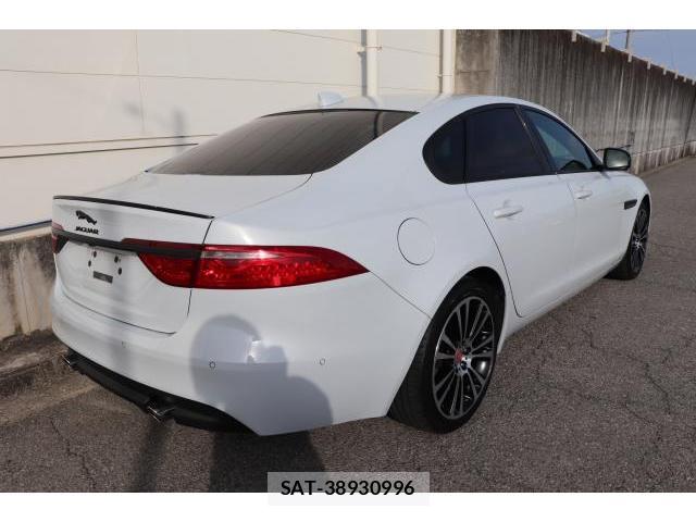 Jaguar XF 2016-02 7817203-1