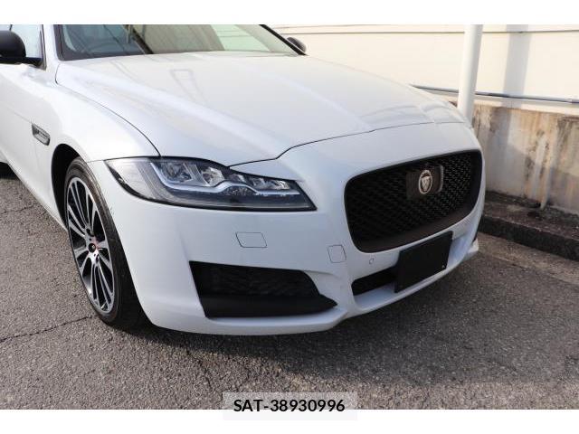 Jaguar XF 2016-02 7817203-11