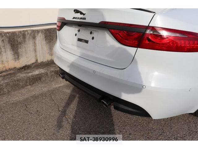 Jaguar XF 2016-02 7817203-13