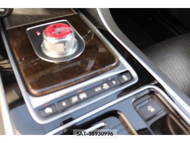 Jaguar XF 2016-02 7817203-15