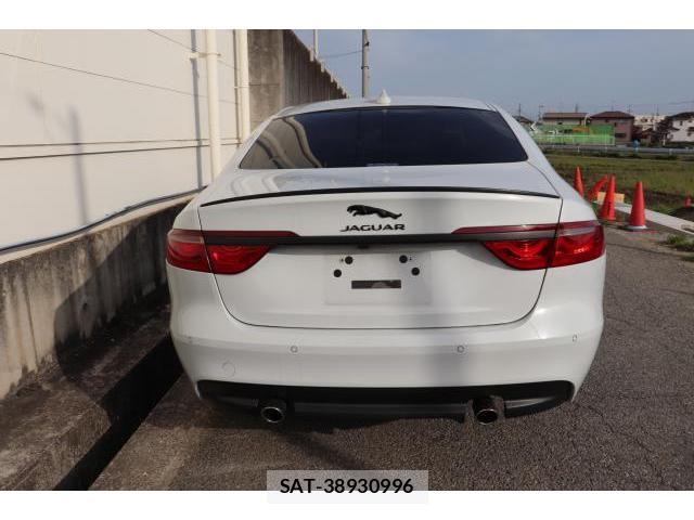 Jaguar XF 2016-02 7817203-18