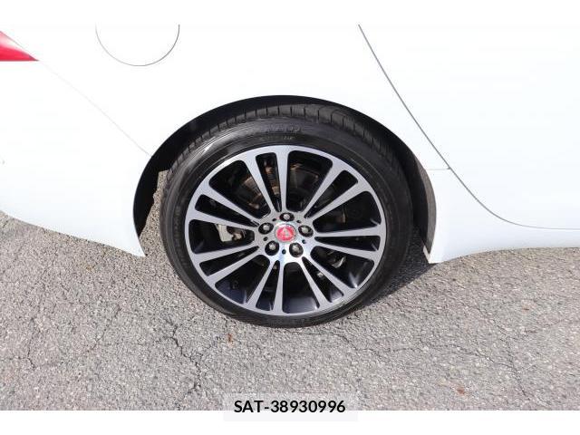 Jaguar XF 2016-02 7817203-19