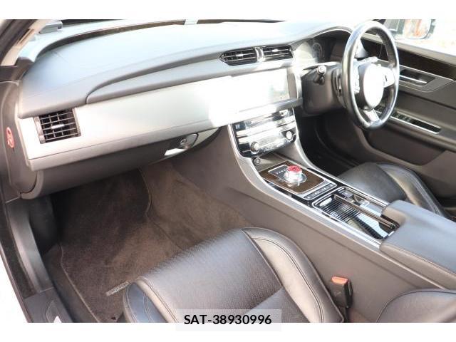 Jaguar XF 2016-02 7817203-2