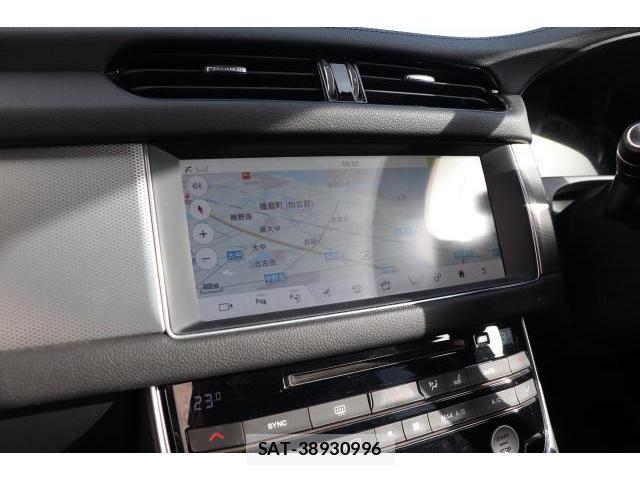 Jaguar XF 2016-02 7817203-4