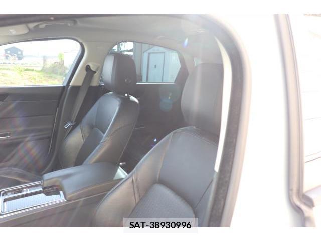 Jaguar XF 2016-02 7817203-5