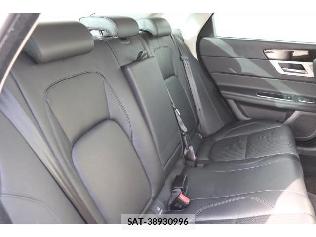 Jaguar XF 2016-02 7817203-6