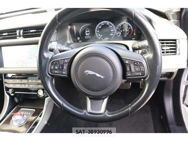 Jaguar XF 2016-02 7817203-7