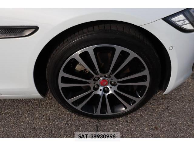 Jaguar XF 2016-02 7817203-8