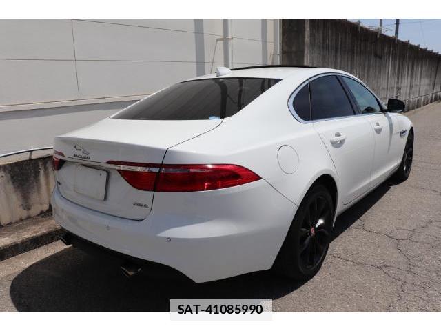 Jaguar XF 2017-03 7817204-1